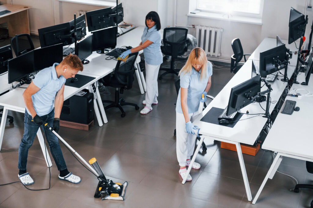 Oficinas relucientes que impulsan la productividad: por qué externalizar la limpieza